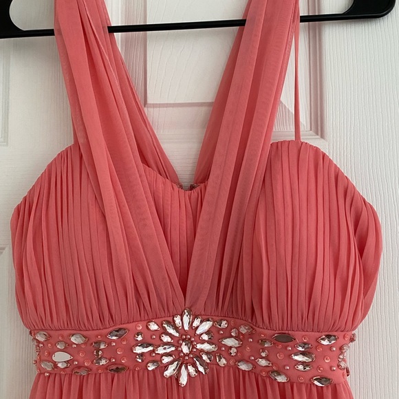 Beautiful embellished gown - Picture 2 of 4